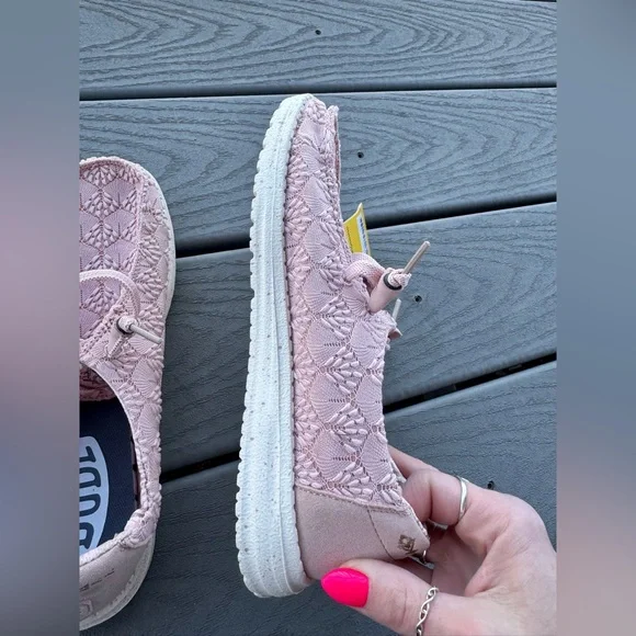 Hey Dude Women’s Size 7 Mauve Lace Slip-On Shoes Floral Crochet Lightweight NWT - Picture 5 of 8